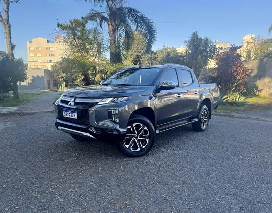 MITSUBISHI L200 TRITON 2.4 16V TURBO DIESEL SPORT HPE-S CD 4P 4X4 AUTOMÁTICO MITSUBISHI L200 TRITON 2.4 16V TURBO DIESEL SPORT HPE-S CD 4P 4X4 AUTOMÁTICO